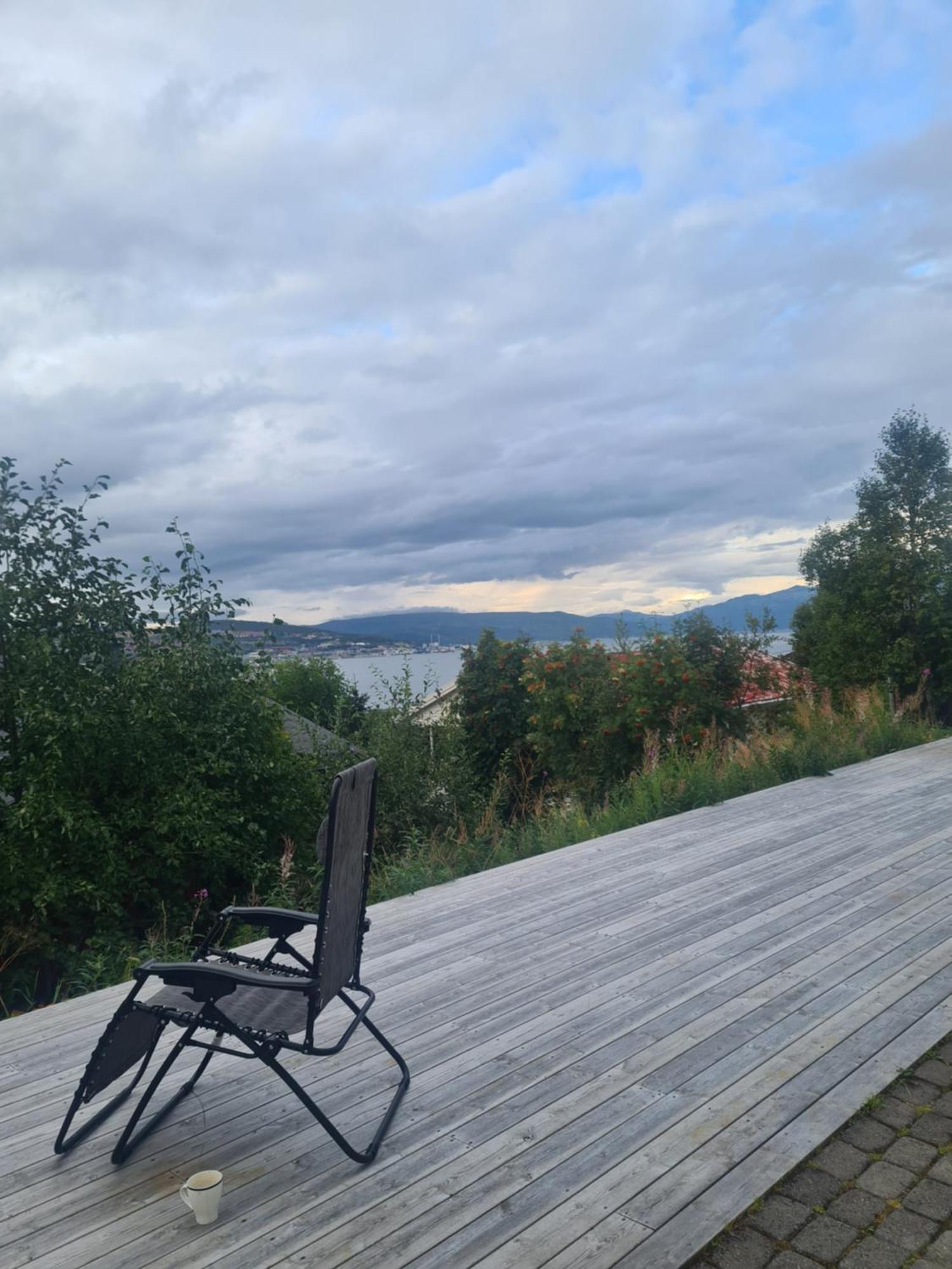 Leiligheten Pa Tomasjordnesvegen Tromso Luaran gambar